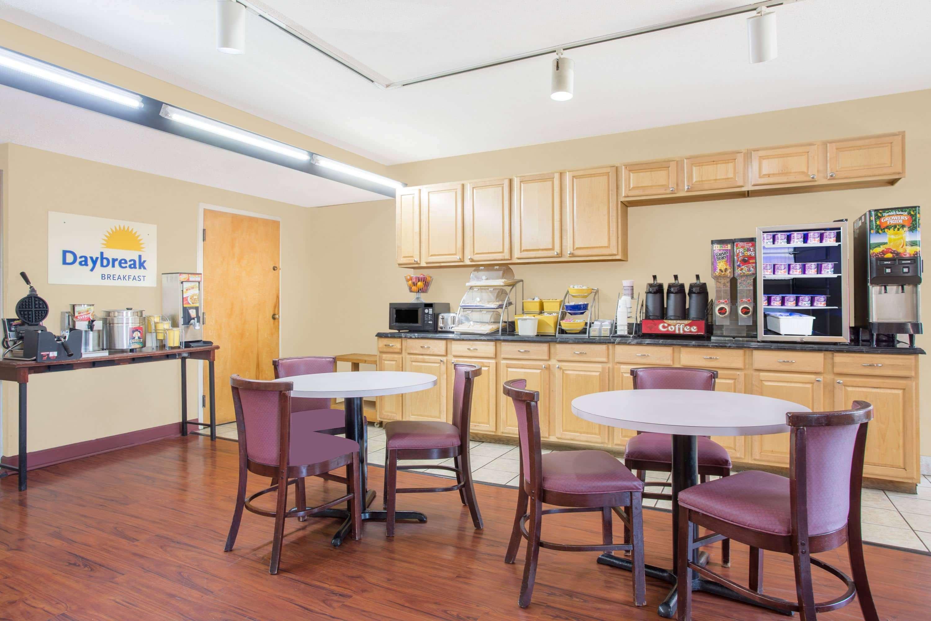 Days Inn By Wyndham Easley West Of Greenville/Clemson Area Екстериор снимка
