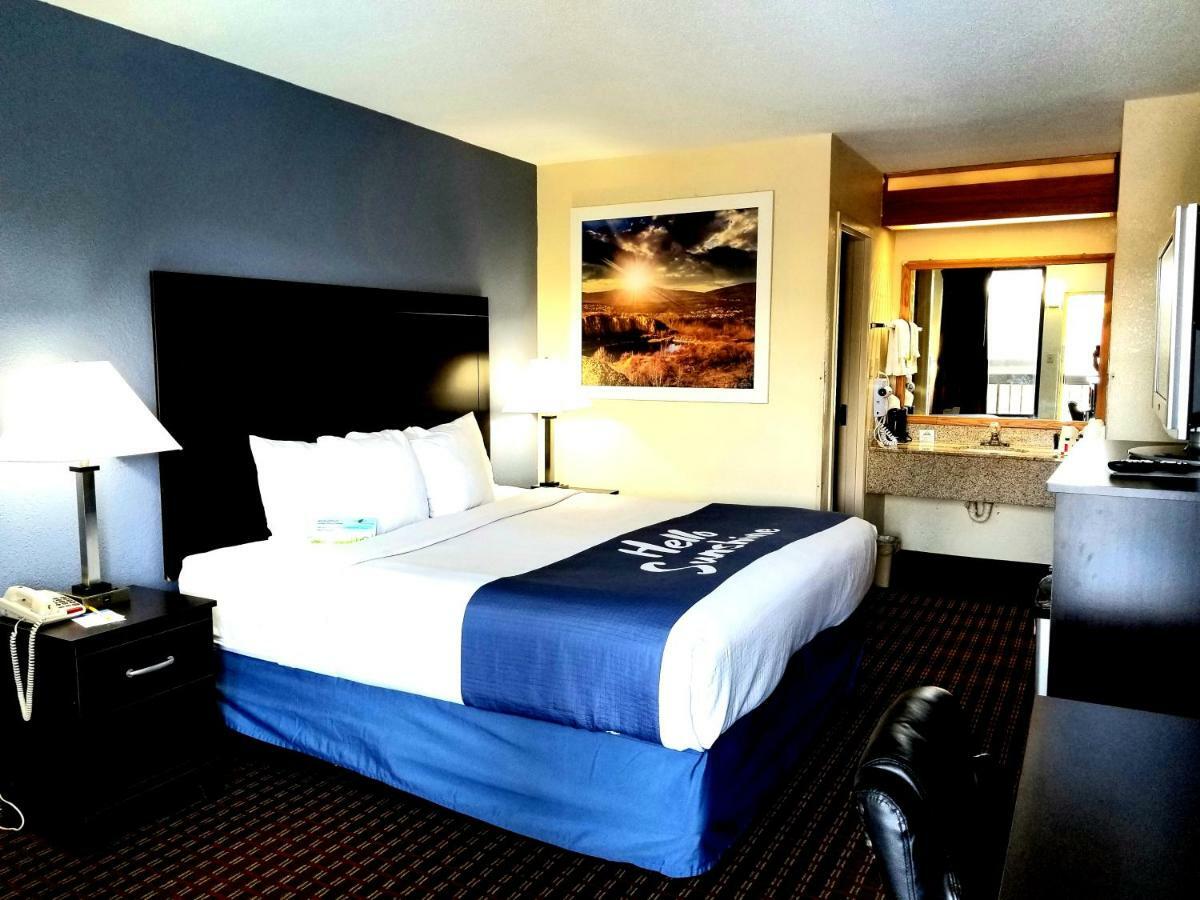 Days Inn By Wyndham Easley West Of Greenville/Clemson Area Екстериор снимка