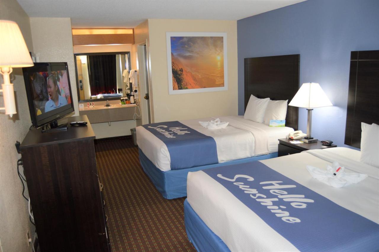 Days Inn By Wyndham Easley West Of Greenville/Clemson Area Екстериор снимка
